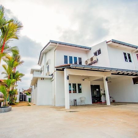 Kb50 Guesthouse Kuantan Exterior foto